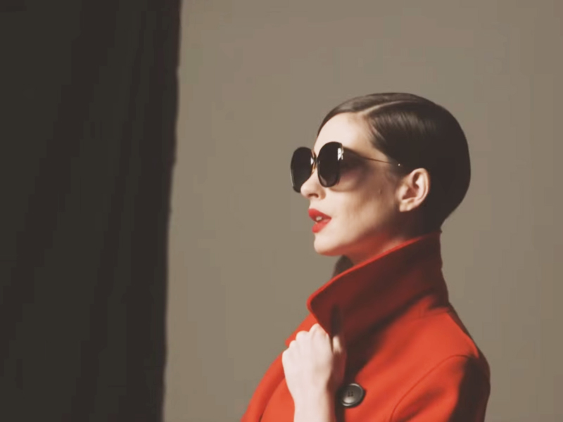 Anne_Hathaway_ambassadrice_Bolon_Essilor